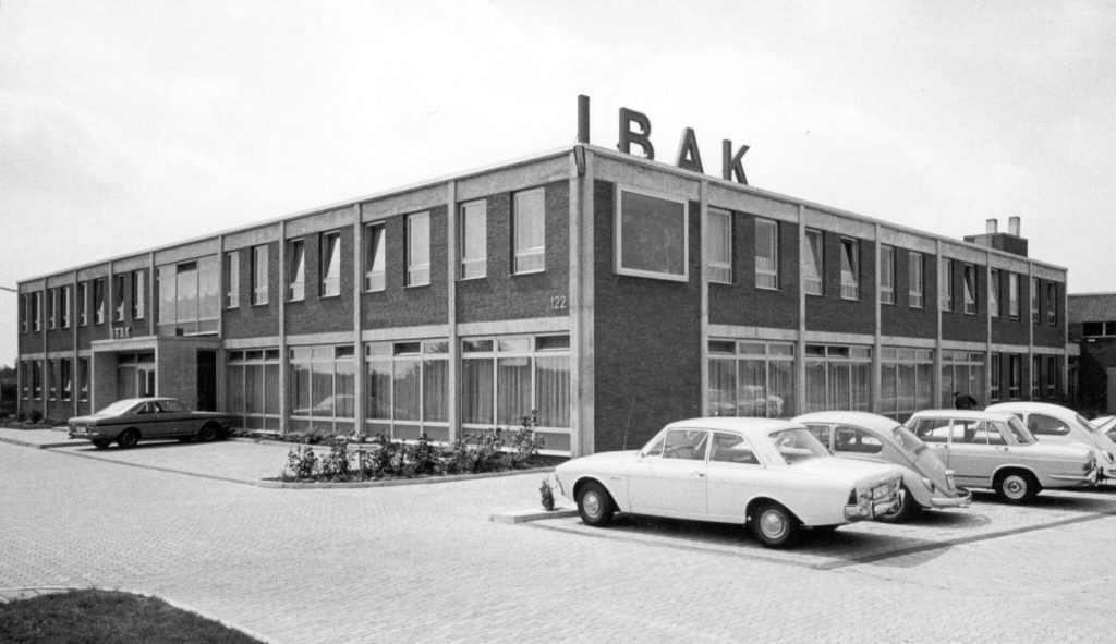 IBAK história